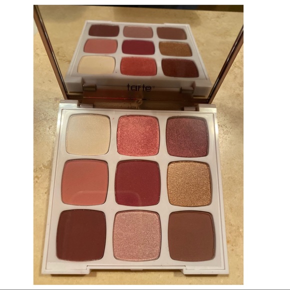 Tarte - Tartelette Lil’ Juicy Palette Holiday 2020 - Picture 2 of 3